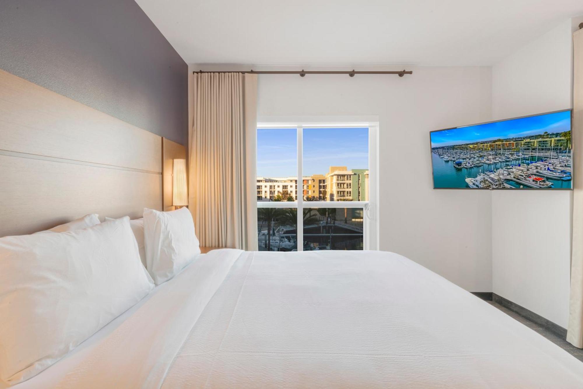 Courtyard By Marriott Marina Del Rey — Photos 1